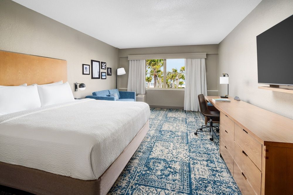 Traditional Room, 1 King Bed with Sofa bed, Courtyard View