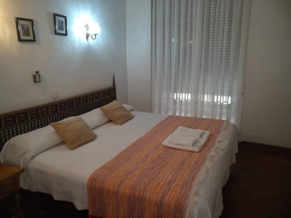 undefined Hostal Esmeralda 4