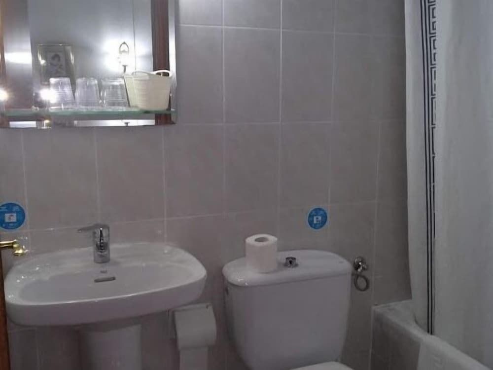 undefined Hostal Esmeralda 7