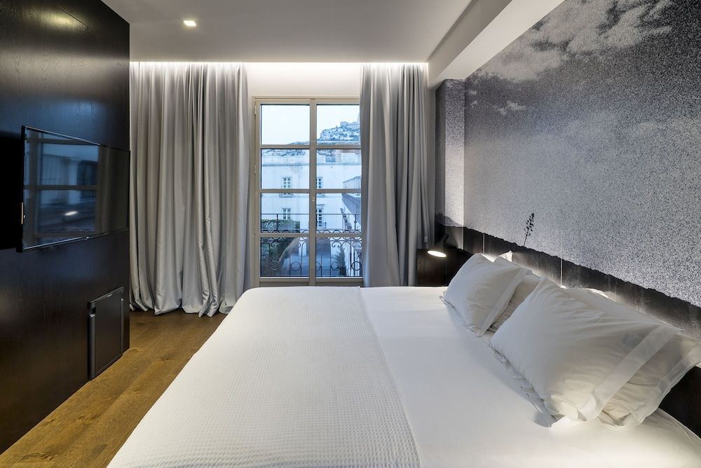 Aire Hotel & Ancient Baths Suite Single Use, Bathtub with Square view 2