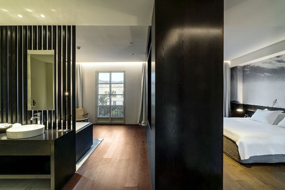 Aire Hotel & Ancient Baths Suite Single Use, Bathtub with Square view 6