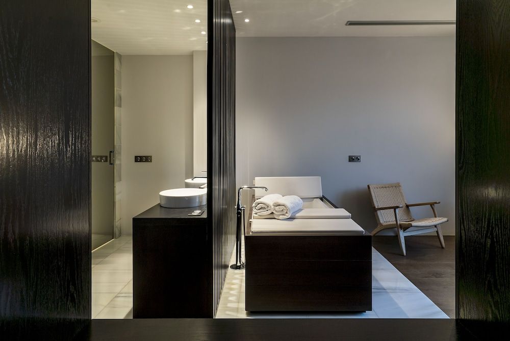 Aire Hotel & Ancient Baths Suite Single Use, Bathtub with Square view 8