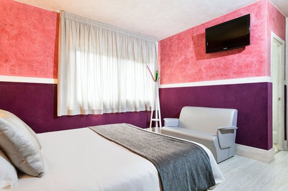 Hotel H Economy Double Room, Private Bathroom