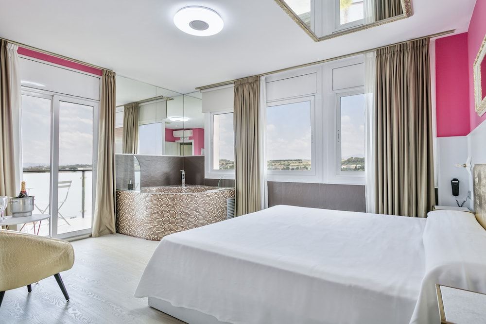 Hotel H Superior Suite, 1 King Bed, Hot Tub (Balcón)