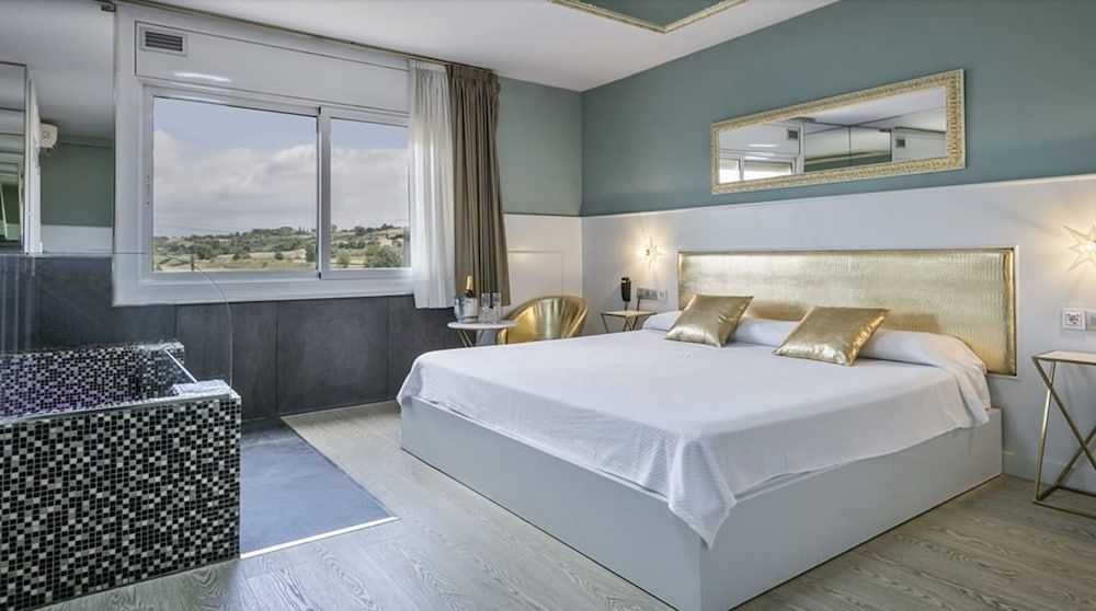 Hotel H Junior Suite, 1 Double Bed, Hot Tub 2