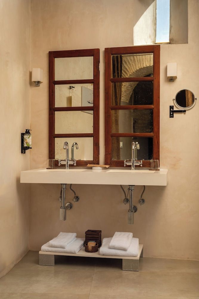 Boutique Hotel V-by Grupo Tribu Deluxe Double Room 28