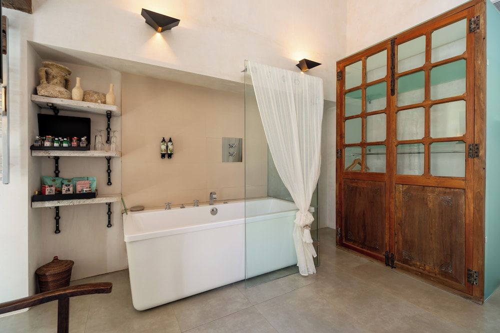 Boutique Hotel V-by Grupo Tribu Deluxe Double Room 24