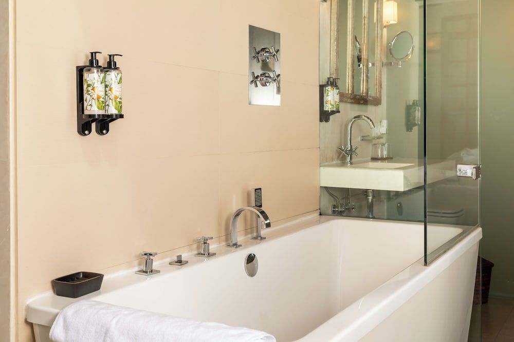 Boutique Hotel V-by Grupo Tribu Deluxe Double Room 32