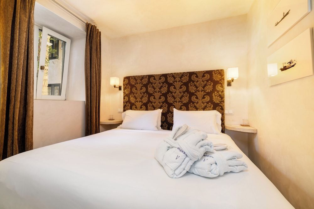 Boutique Hotel V-by Grupo Tribu Deluxe Double Room 16