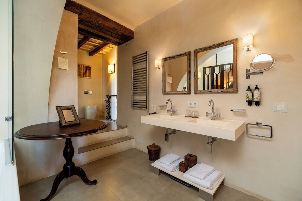 Boutique Hotel V-by Grupo Tribu Deluxe Double Room 27