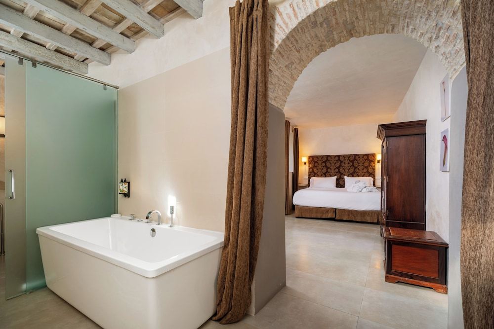 Boutique Hotel V-by Grupo Tribu Deluxe Double Room 25