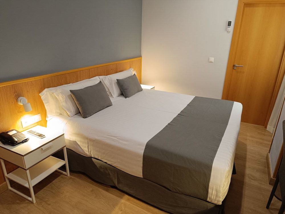 Méndez Núñez Alicante Basic Double Room, 1 Double Bed 4