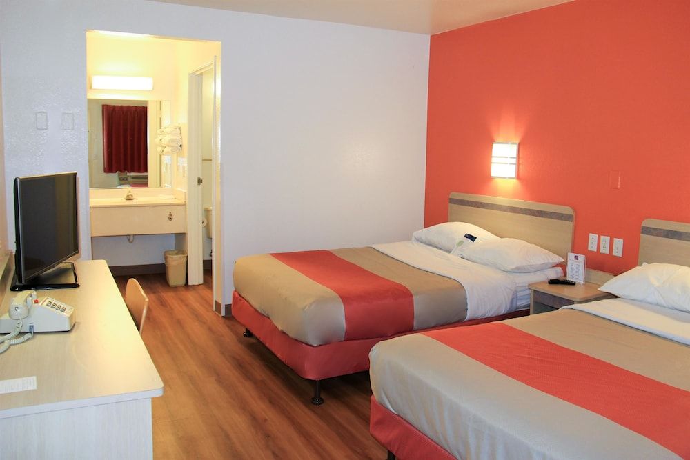 Deluxe Room, 2 Queen Beds, Non Smoking, Refrigerator & Microwave