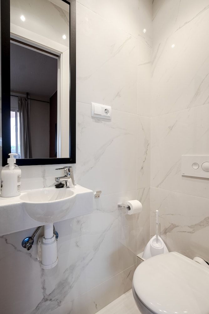 Comfortable 3BR Apartment Close to Placa Espana and Sants Station Business Apartment, 3 Bedrooms 10