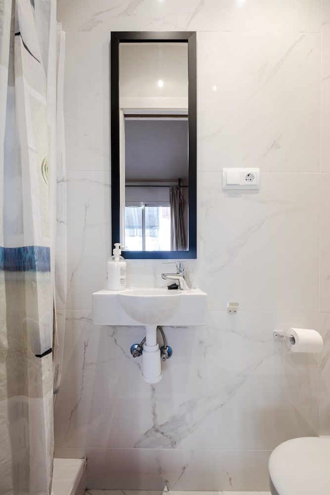 Comfortable 3BR Apartment Close to Placa Espana and Sants Station Business Apartment, 3 Bedrooms 11