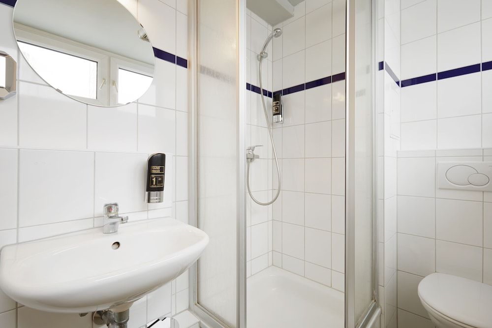 a&o Düsseldorf Hauptbahnhof Twin Room 5