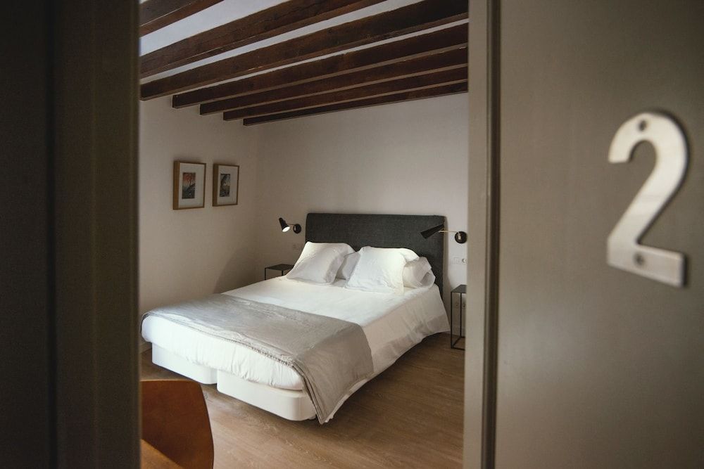 Double Room (2)