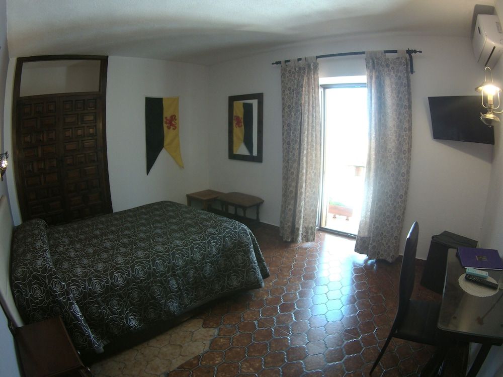 Family Room (2 adults + 2 children)