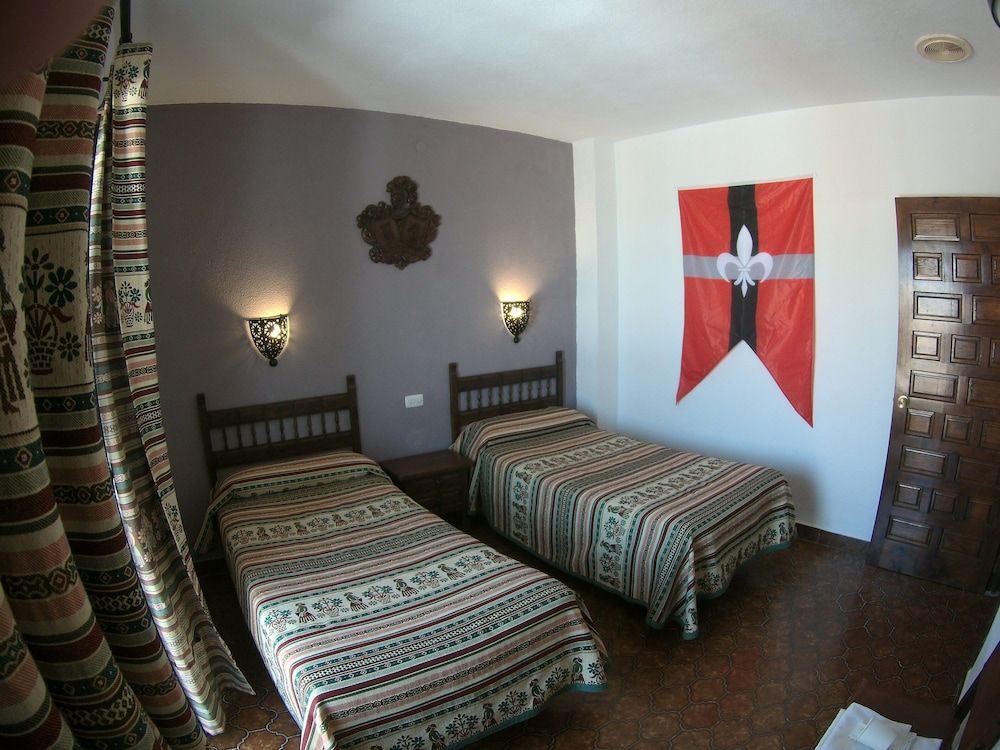 Family Room (2 adults + 2 children)