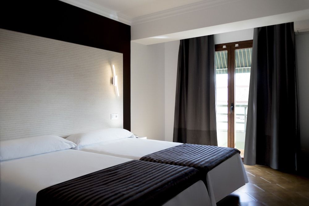 Hostal Alhambra Superior Double Room, Balcony 2