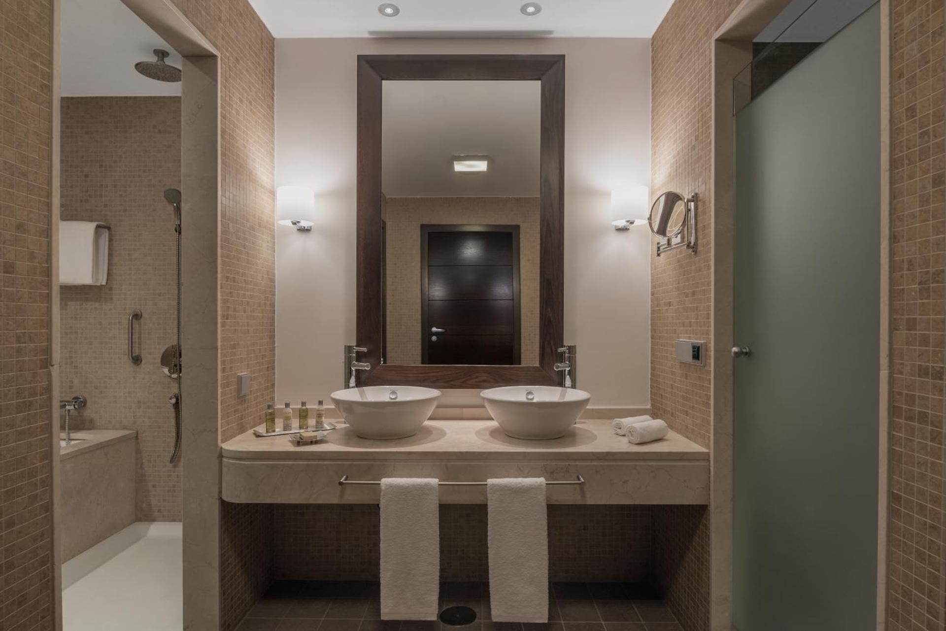 Deluxe King One Bedroom Suite