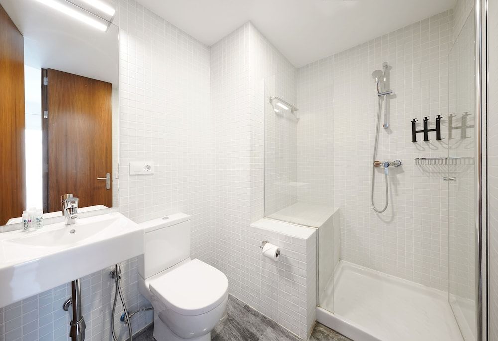 Numa Seville Jondo XL 3 Bedroom Apartment, Terrace 7