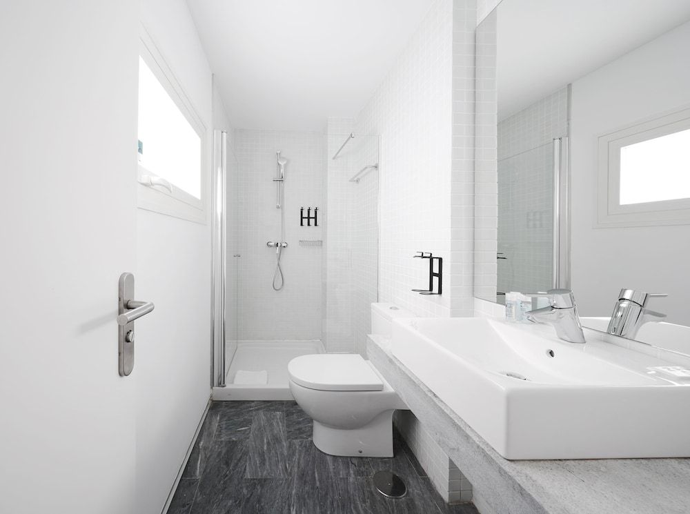 Numa Seville Jondo 3 Bedroom Apartment, Balcony, Bunk Bed 7