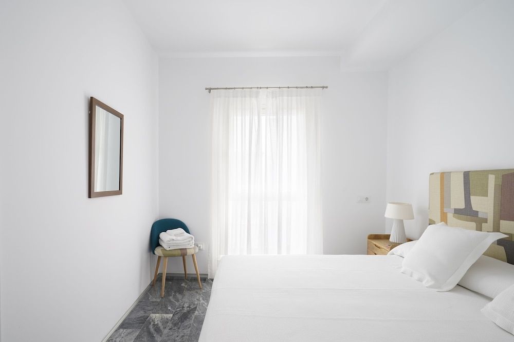 Numa Seville Jondo 3 Bedroom Apartment, Balcony, Bunk Bed 4
