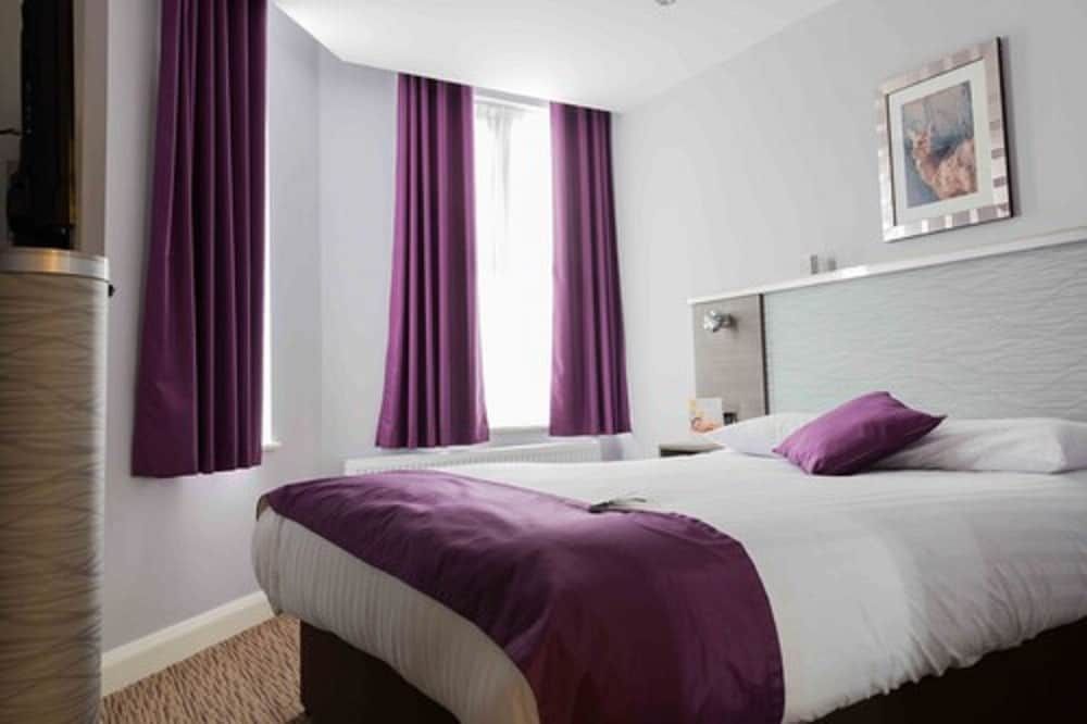 The Hog's Back Hotel & Spa Farnham Executive Room 7