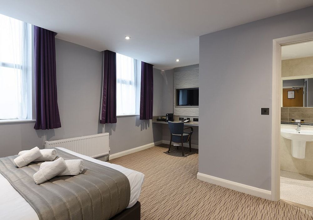 The Hog's Back Hotel & Spa Farnham Executive Room 10