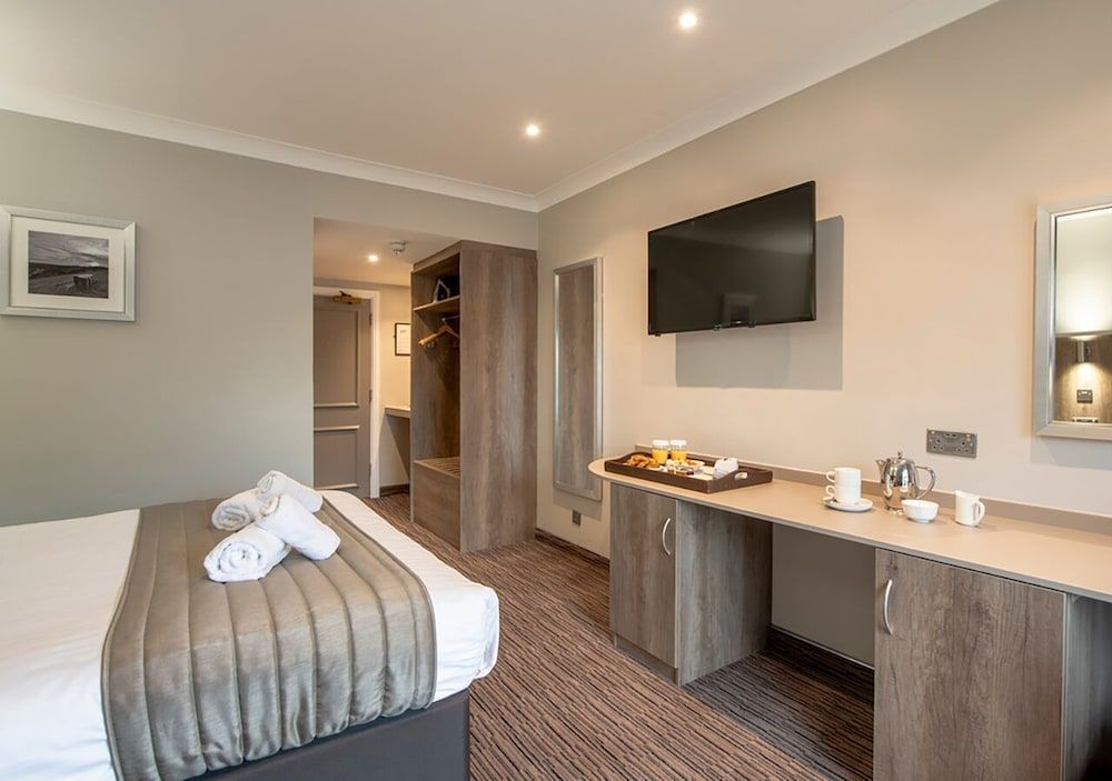The Hog's Back Hotel & Spa Farnham Standard Double Room 11