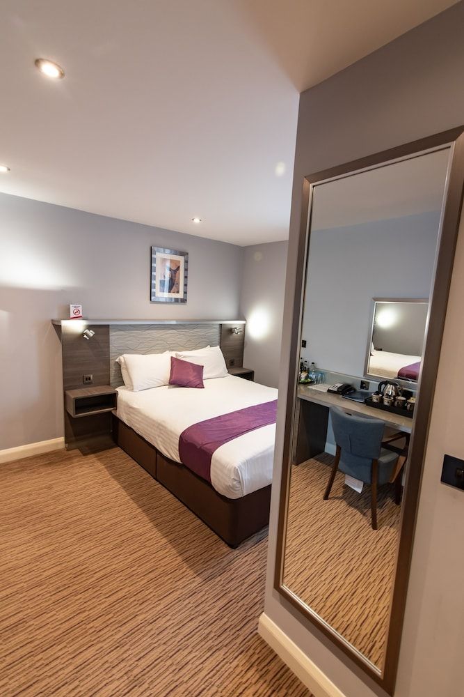 The Hog's Back Hotel & Spa Farnham Executive Room 4