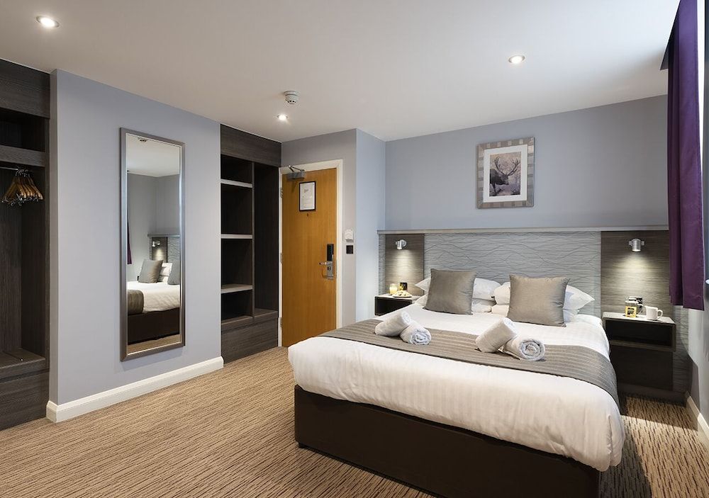 The Hog's Back Hotel & Spa Farnham Executive Room 8