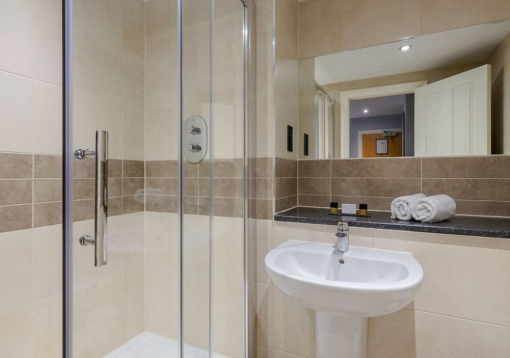 The Hog's Back Hotel & Spa Farnham Executive Room 12