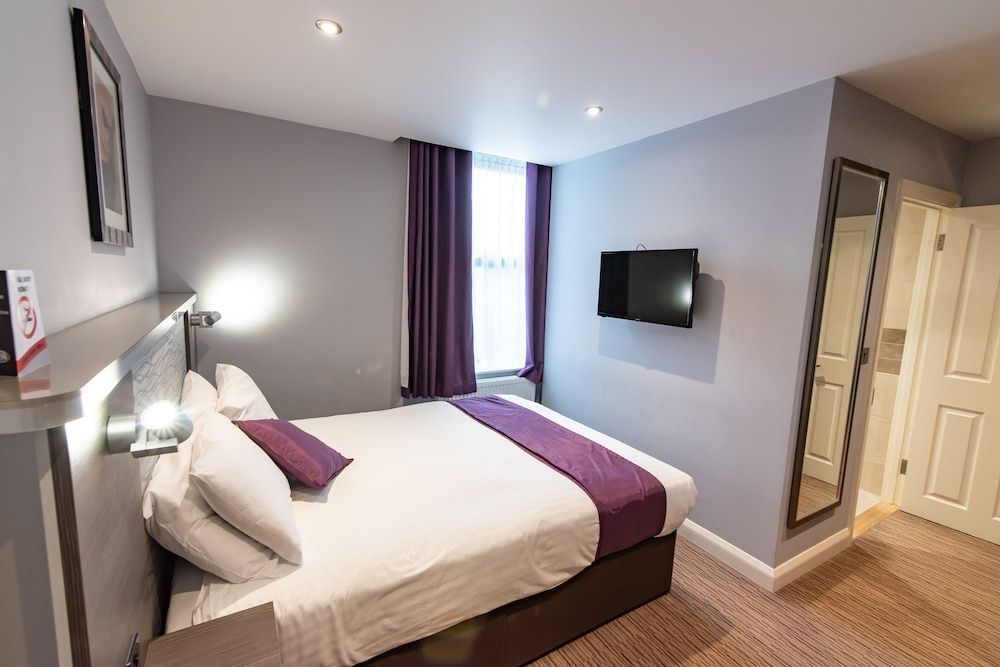 The Hog's Back Hotel & Spa Farnham Executive Room 3