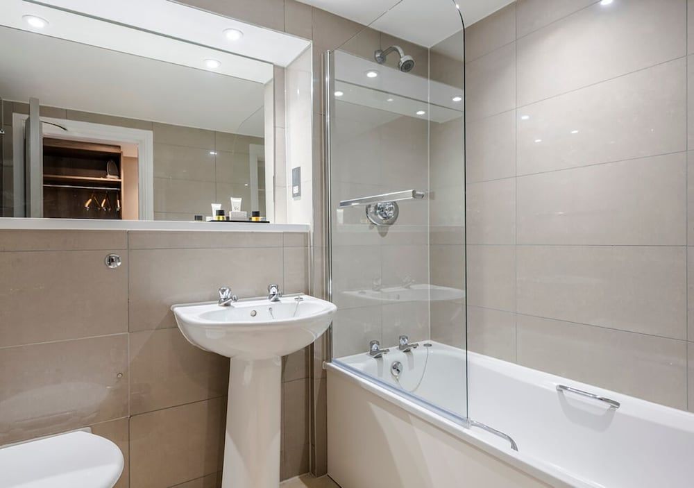 The Hog's Back Hotel & Spa Farnham Executive Room 16