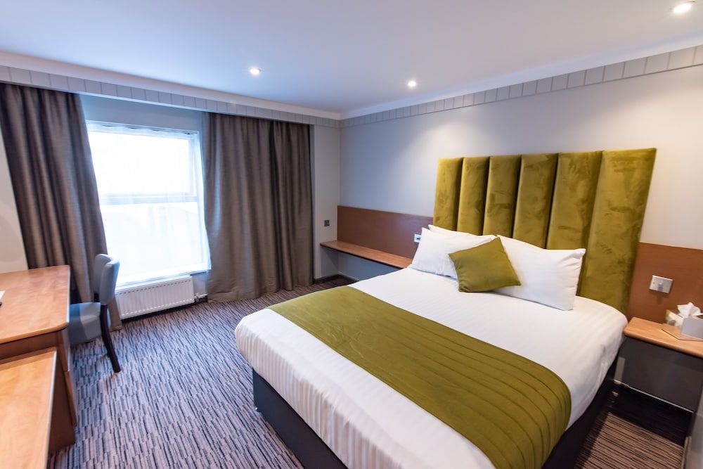 The Hog's Back Hotel & Spa Farnham Standard Double Room 12