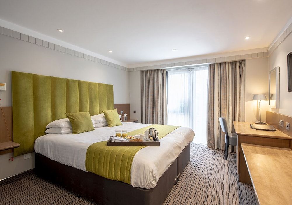 The Hog's Back Hotel & Spa Farnham Standard Double Room 7