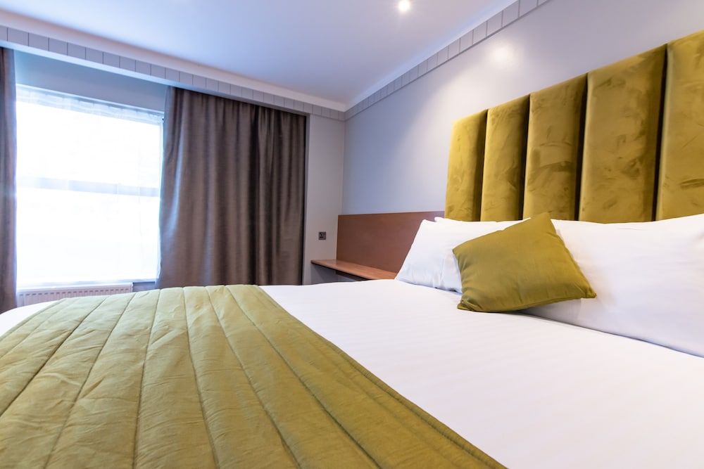 The Hog's Back Hotel & Spa Farnham Standard Double Room