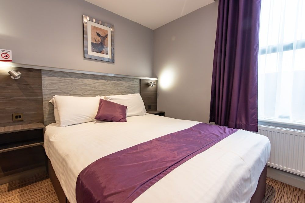 The Hog's Back Hotel & Spa Farnham Executive Room 2