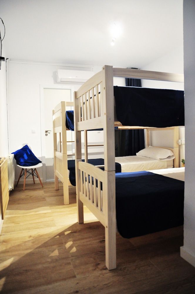 Hostal Porto Mar Basic Quadruple Room, Balcony 3