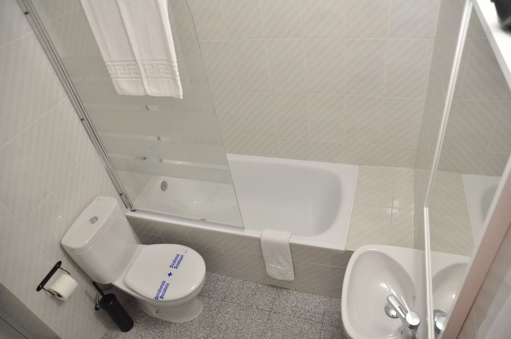 Hostal Porto Mar Family Room, Multiple Beds, Terrace 4