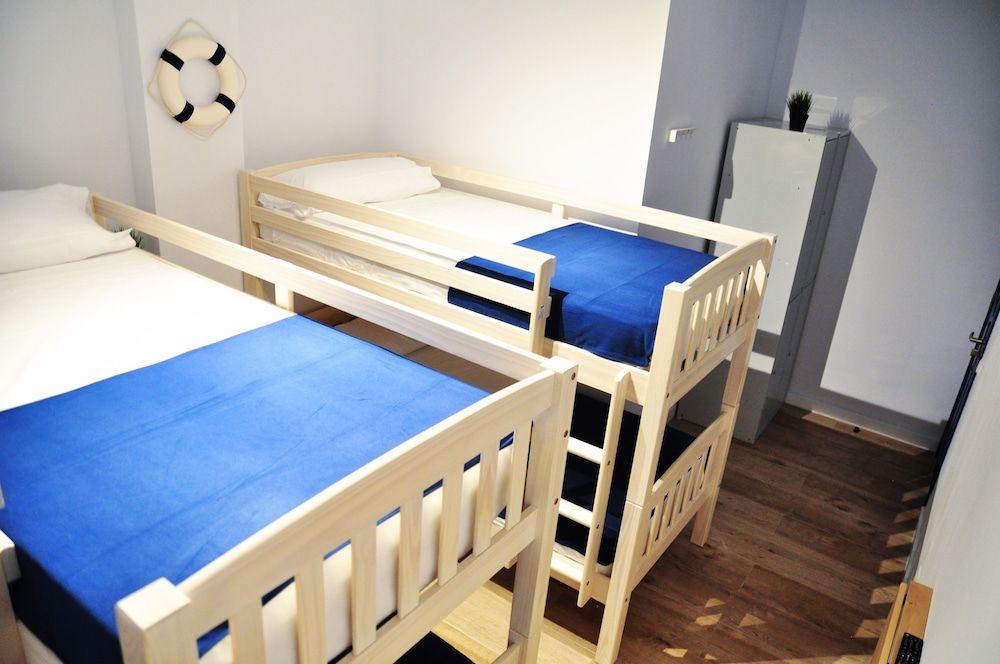 Hostal Porto Mar Basic Quadruple Room, Balcony