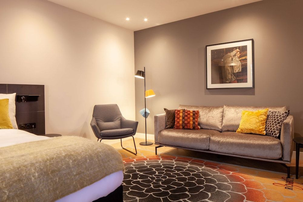 Golden Tulip Leiden Centre Business Suite, 1 King Bed, Bathtub 4