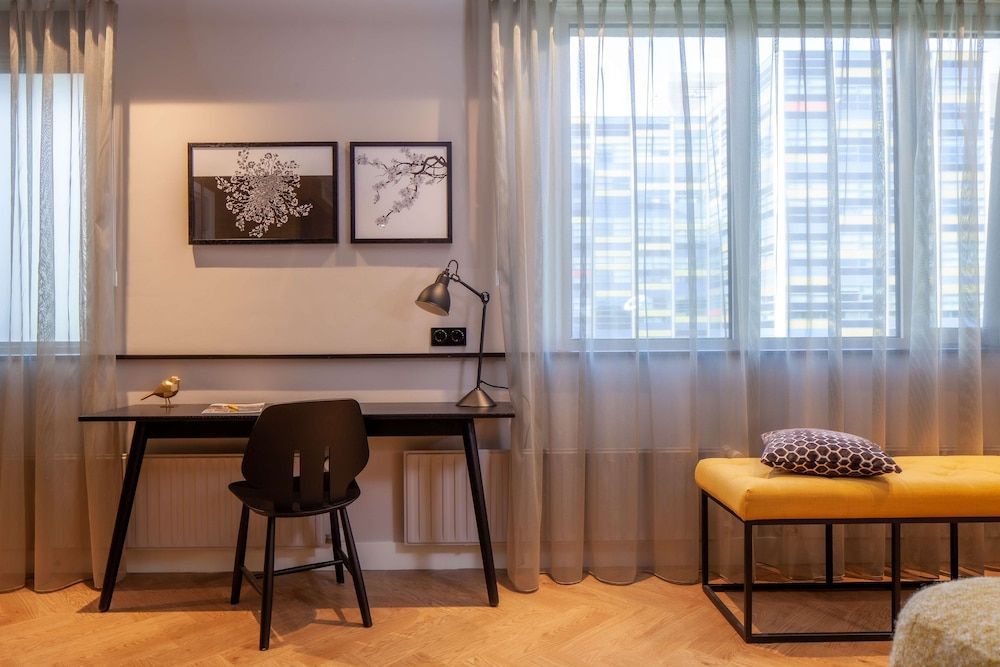 Golden Tulip Leiden Centre Business Suite, 1 King Bed, Bathtub 3