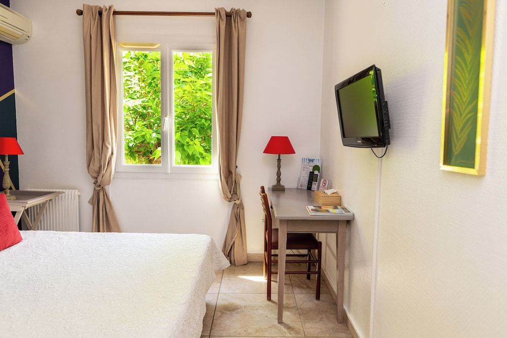 Hôtel Les Oliviers Superior Room, Garden View 6