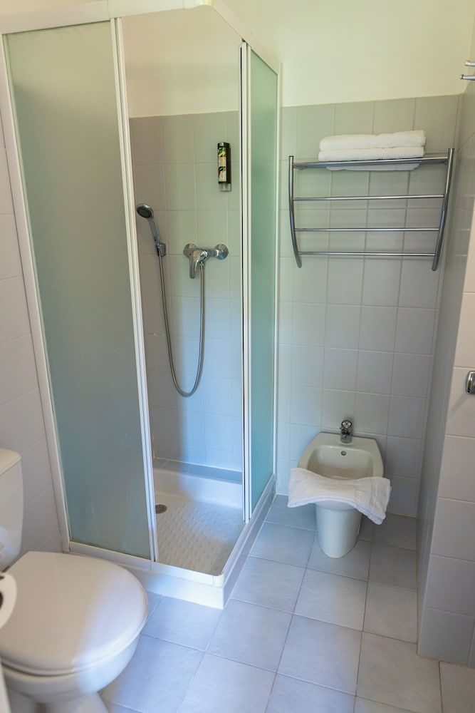 Hôtel Les Oliviers Standard Room, Garden View 9