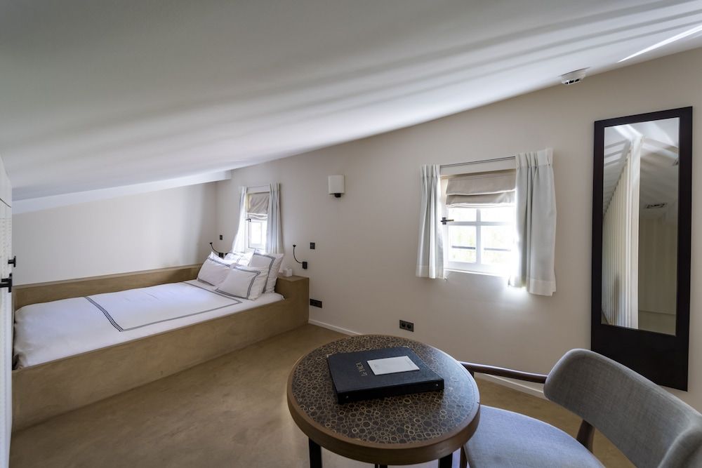 Classic Room, Attic