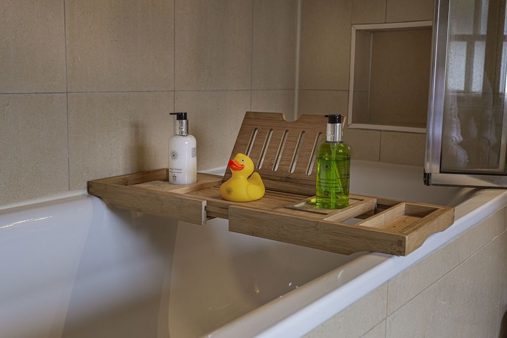 The White Horse Hotel, Romsey, Hampshire Classic Double Room 10