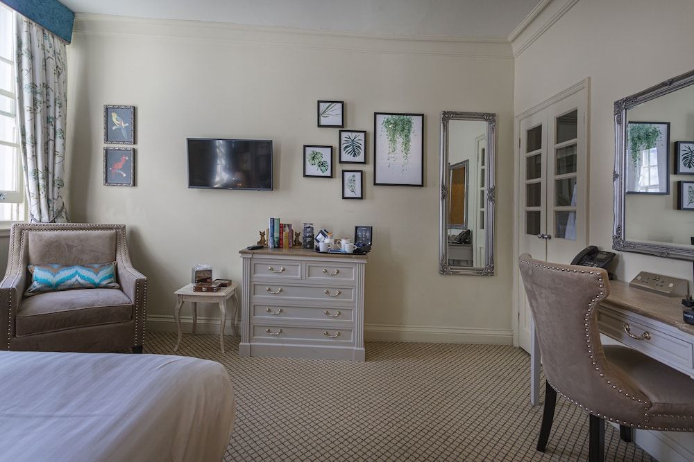 The White Horse Hotel, Romsey, Hampshire Classic Double Room 11